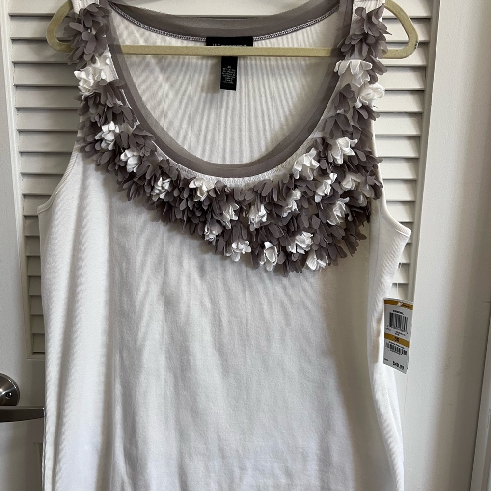 INC INTERNATIONAL CONCEPTS, SIZE 3X White and Gray Floral Accent Top